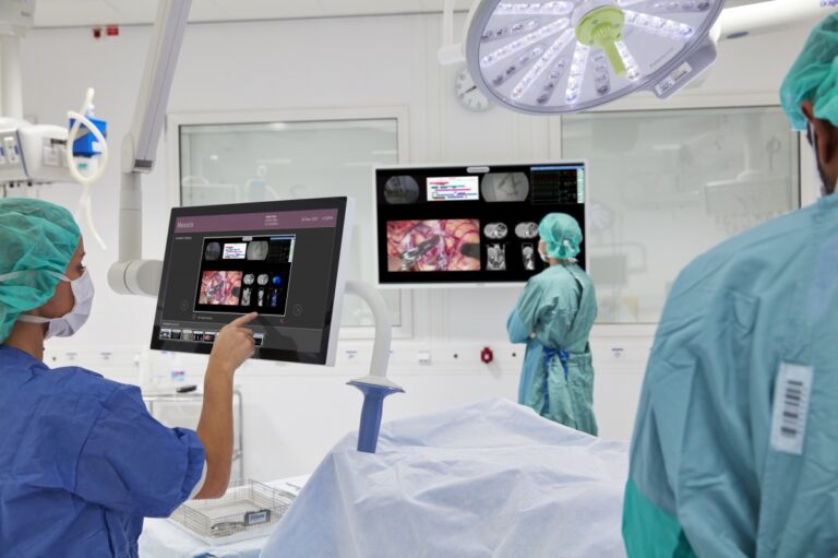 How to Choose the Right Surgical Display Monitor for the Operating Room